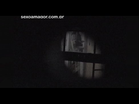 ❤️ Blondie ezkutuan grabatzen du auzoko voyeur batek adreilu hutsen atzean ezkutatuta ❤❌ Izorra %eu.pornohdmega.ruan