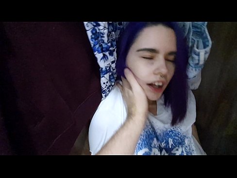 ❤️ Nire ahizpa armairuan aurkitu eta lagundu zion esperma ❤❌ Izorra %eu.pornohdmega.ruan